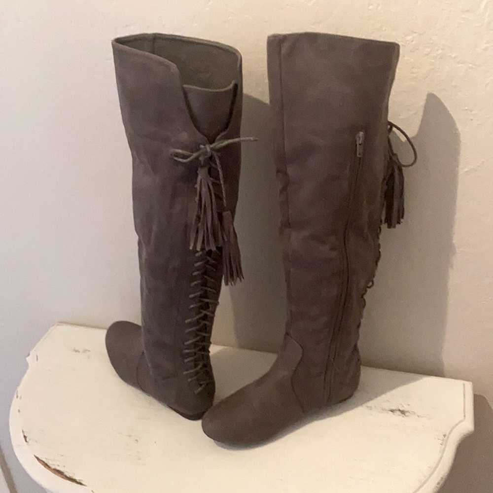Gray tie up boots zipper on  side size 6